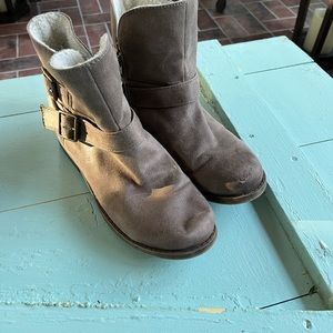 Womens biker style outdoor boots fleece lined.  Comfortable warm